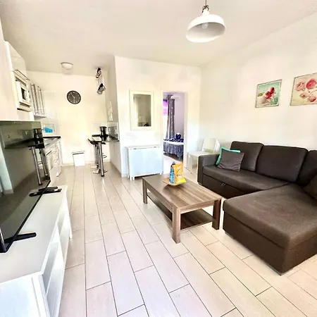 Aloha - And Pool Apartament *